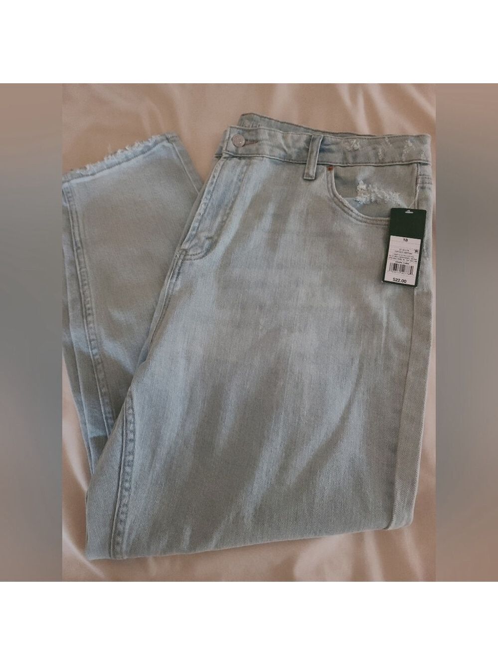 NWT Wild Fable High Rise Distressed Mom Jeans Size 18 - Picture 3 of 9